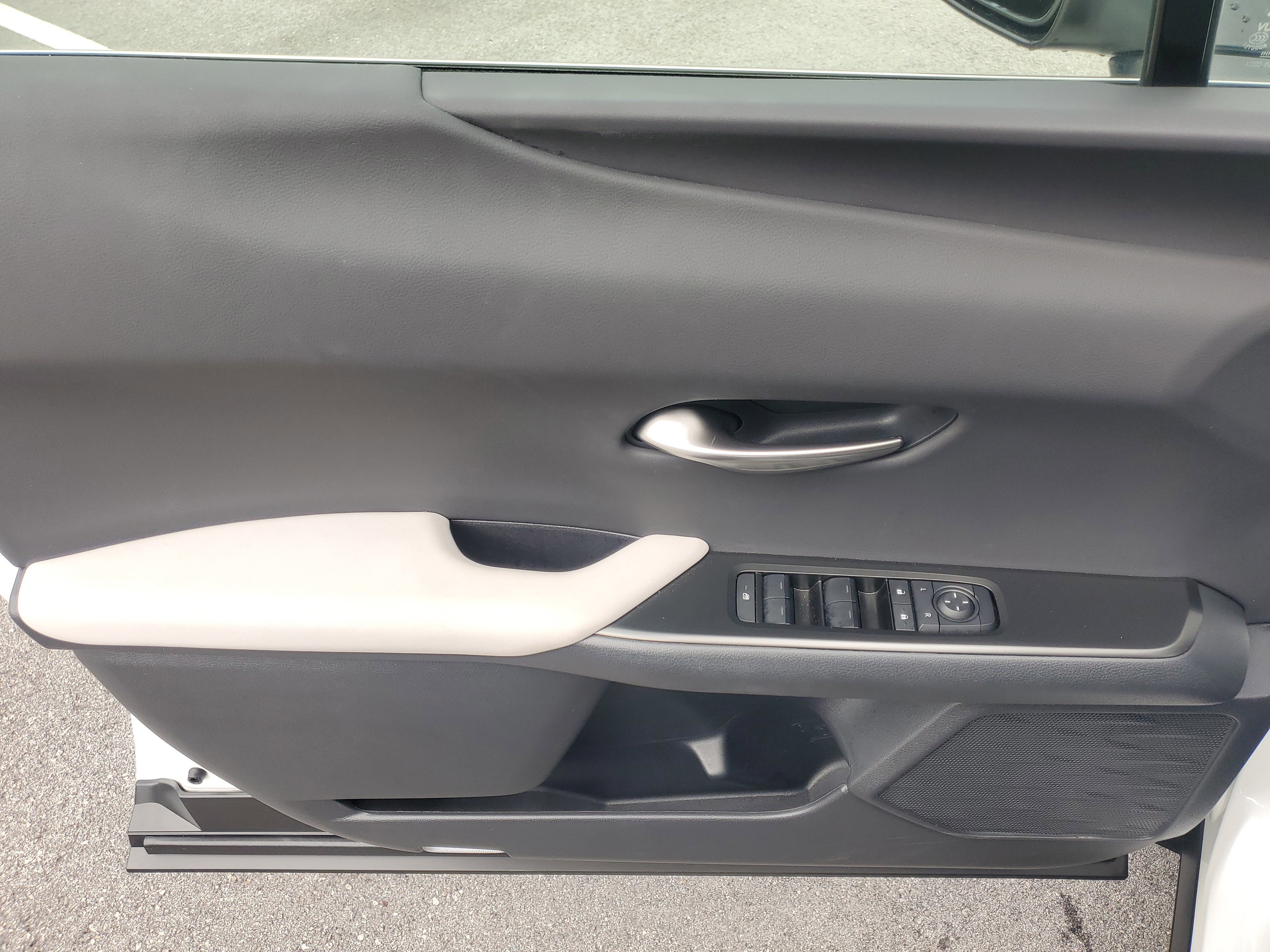 Used 2025 Lexus UX 300h FWD w/ Accessory Package (Z1) image 19