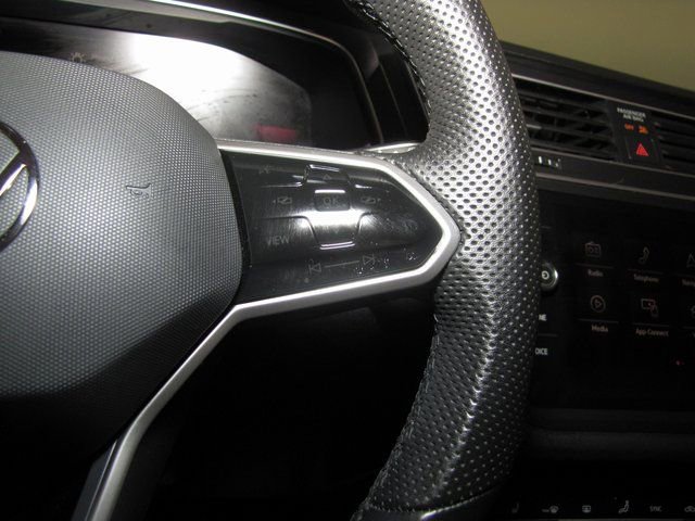 Used 2024 Volkswagen Tiguan SE R-Line image 6