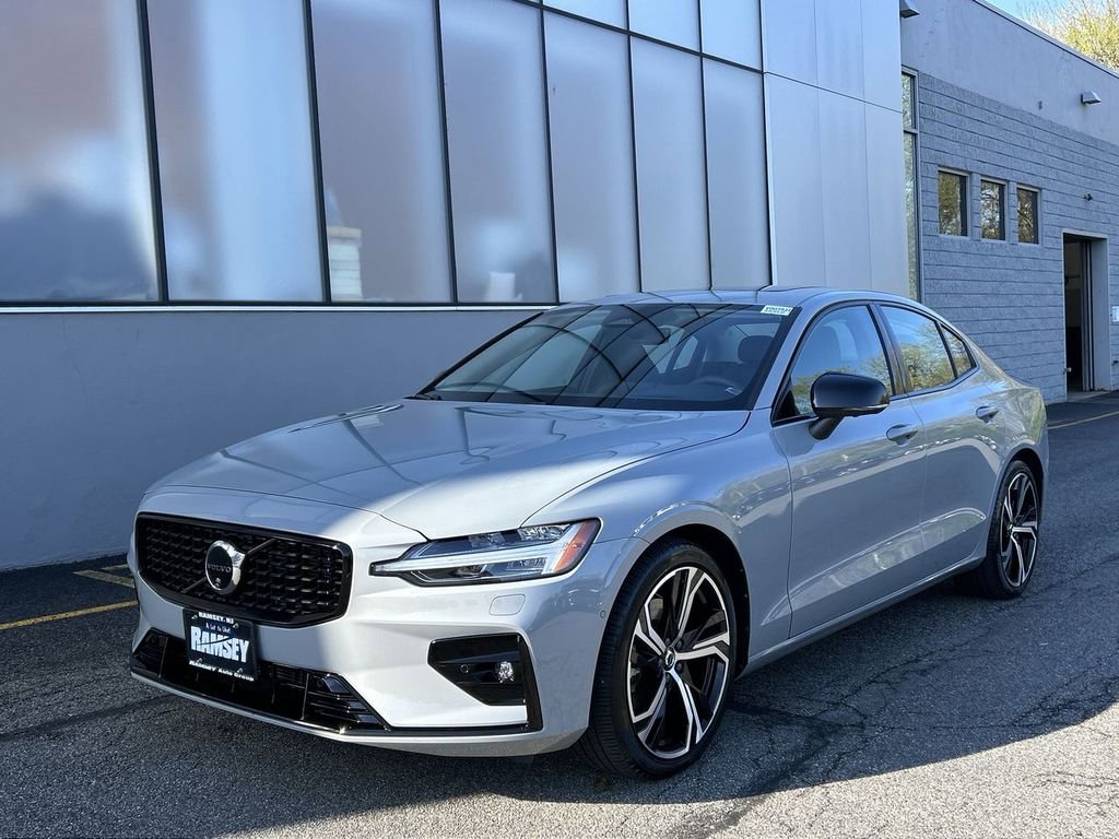 Certified 2025 Volvo S60 B5 Ultra AWD/4WD image 1