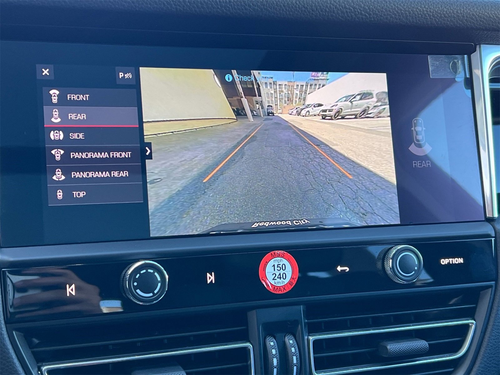 Used 2025 Porsche Macan image 24