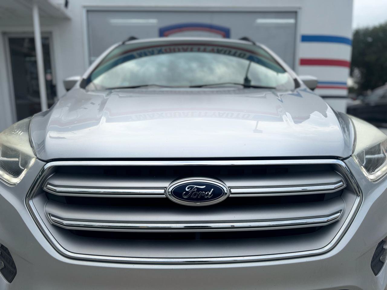 Used 2017 Ford Escape SE w/ Equipment Group 201A FWD image 8