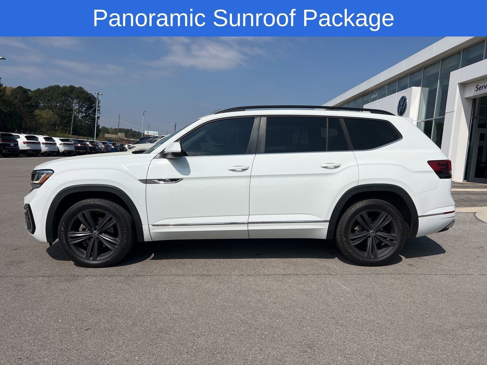 Used 2021 Volkswagen Atlas SE w/ Panoramic Sunroof Package image 4