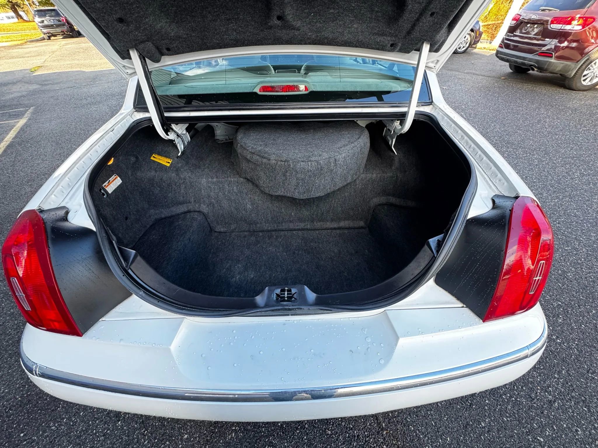 Used 2001 Lincoln Town Car Executive image 20