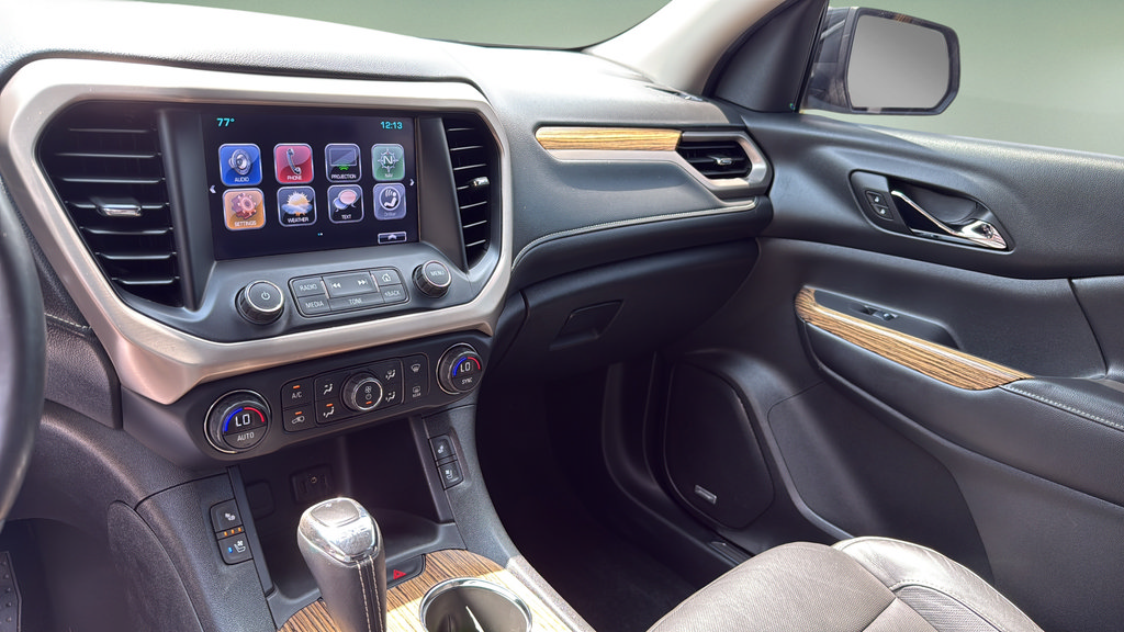 Used 2017 GMC Acadia Denali w/ Technology Package AWD/4WD image 27
