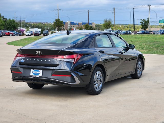 Used 2024 Hyundai Elantra SEL FWD image 7