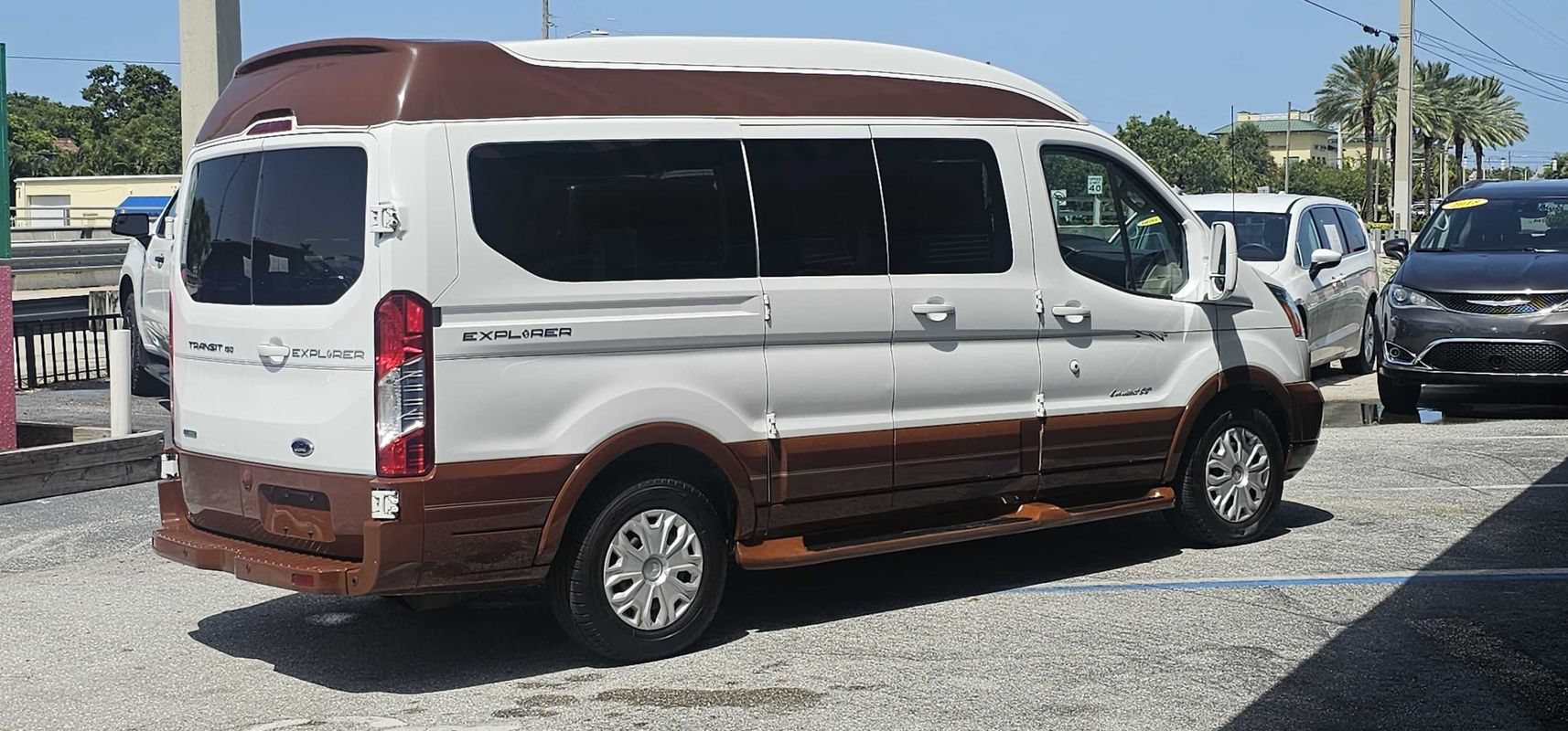 Used 2016 Ford Transit 150 XLT RWD image 5