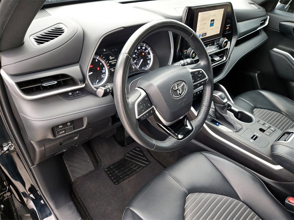 Used 2023 Toyota Highlander XSE image 11