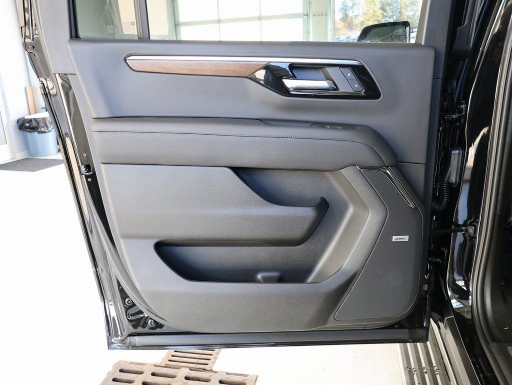 New 2025 Chevrolet Suburban High Country image 27