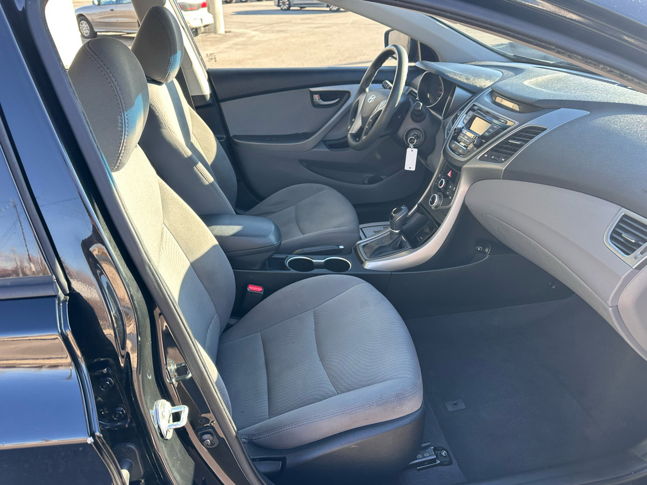 Used 2016 Hyundai Elantra SE image 3