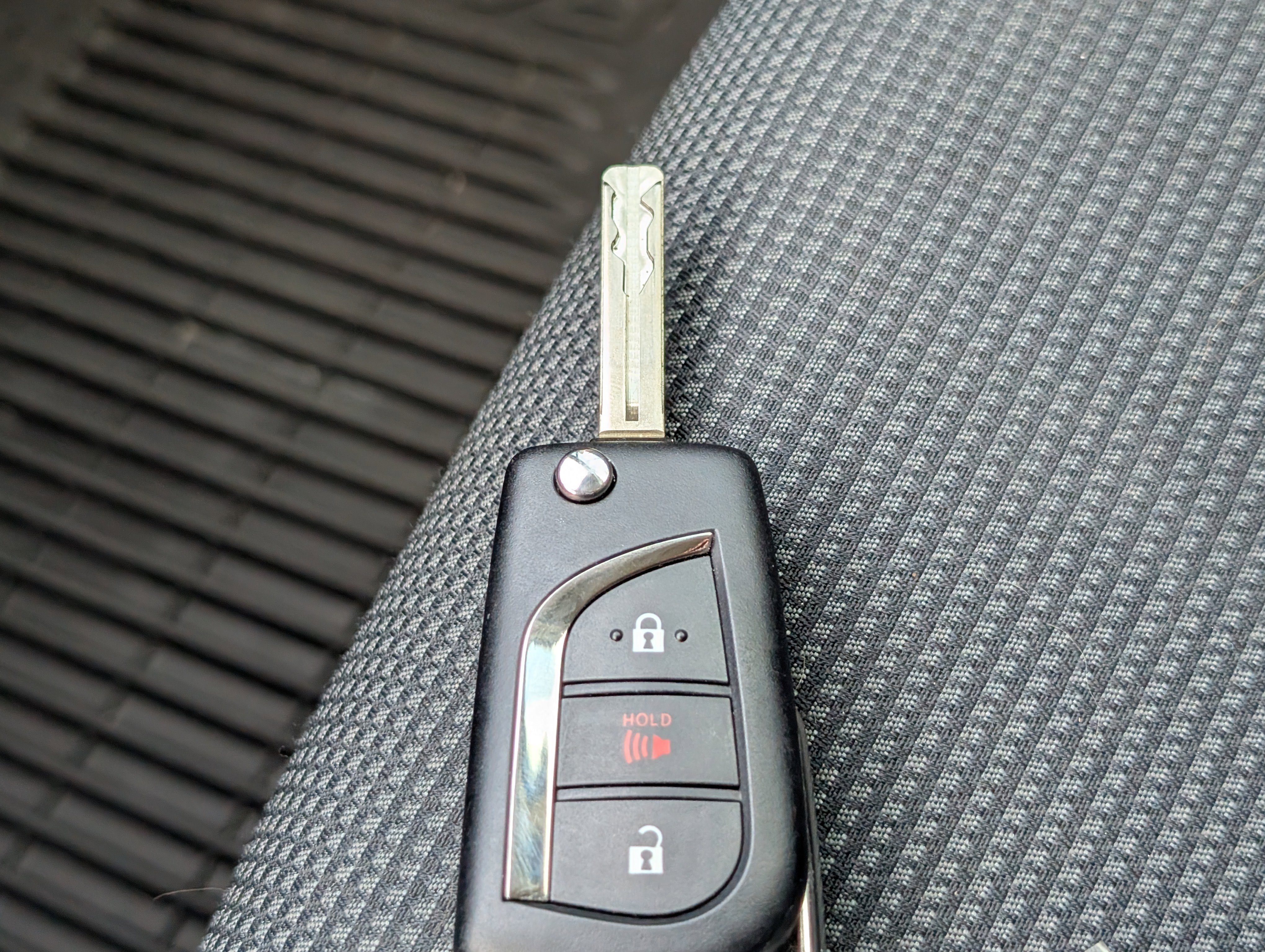 Used 2022 Toyota RAV4 LE image 26