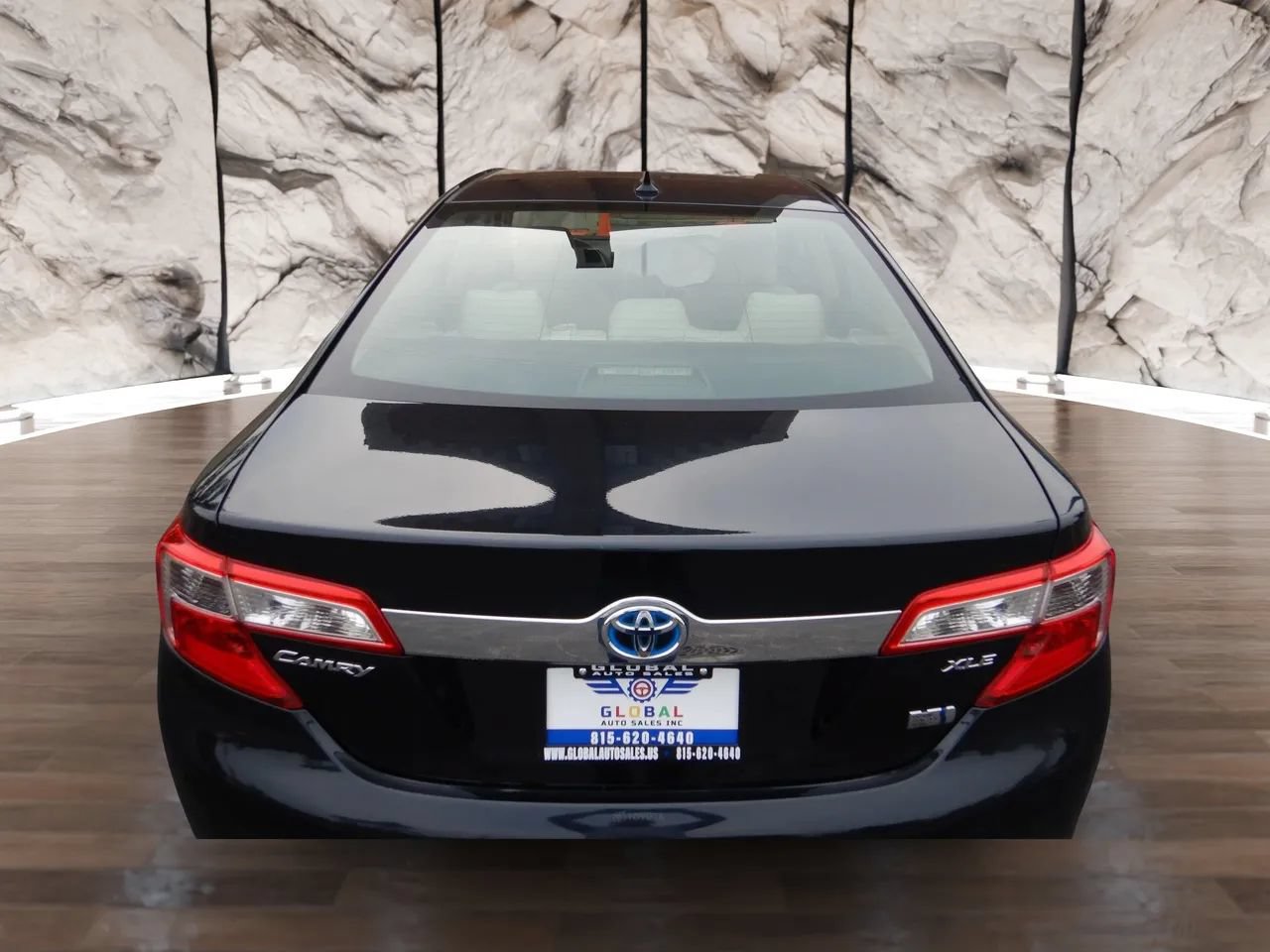 Used 2012 Toyota Camry XLE w/ Leather Pkg FWD image 8