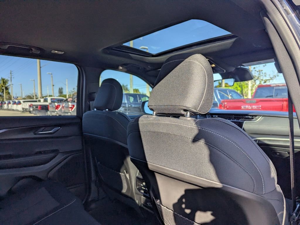 Used 2025 Jeep Grand Cherokee Laredo X w/ Trailer Tow Package image 12