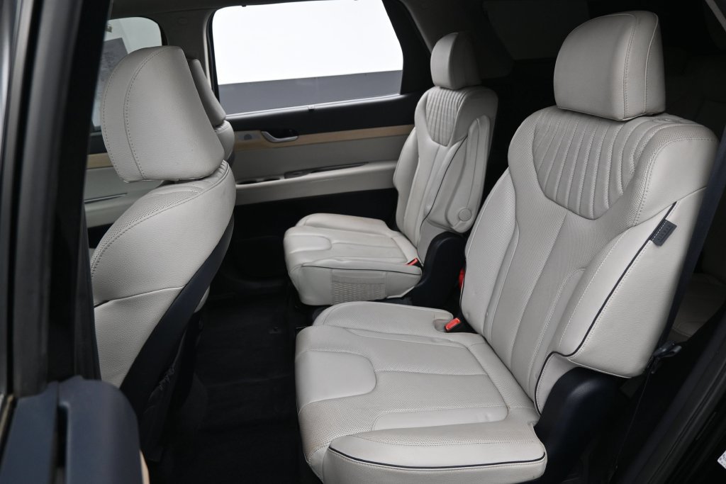 Used 2023 Hyundai Palisade Limited w/ Cargo Package FWD image 31