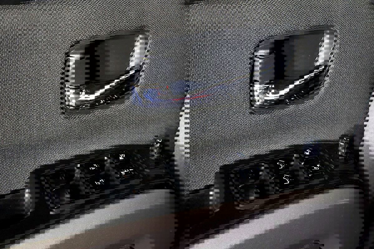 Used 2015 Nissan Titan SV image 20