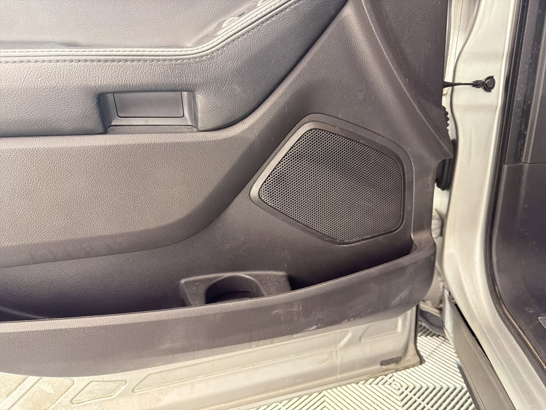 Used 2013 Ford Explorer Limited FWD image 18