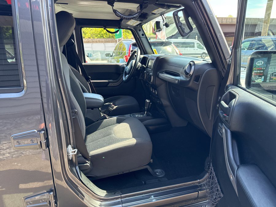 Used 2017 Jeep Wrangler Unlimited Sport AWD/4WD image 33