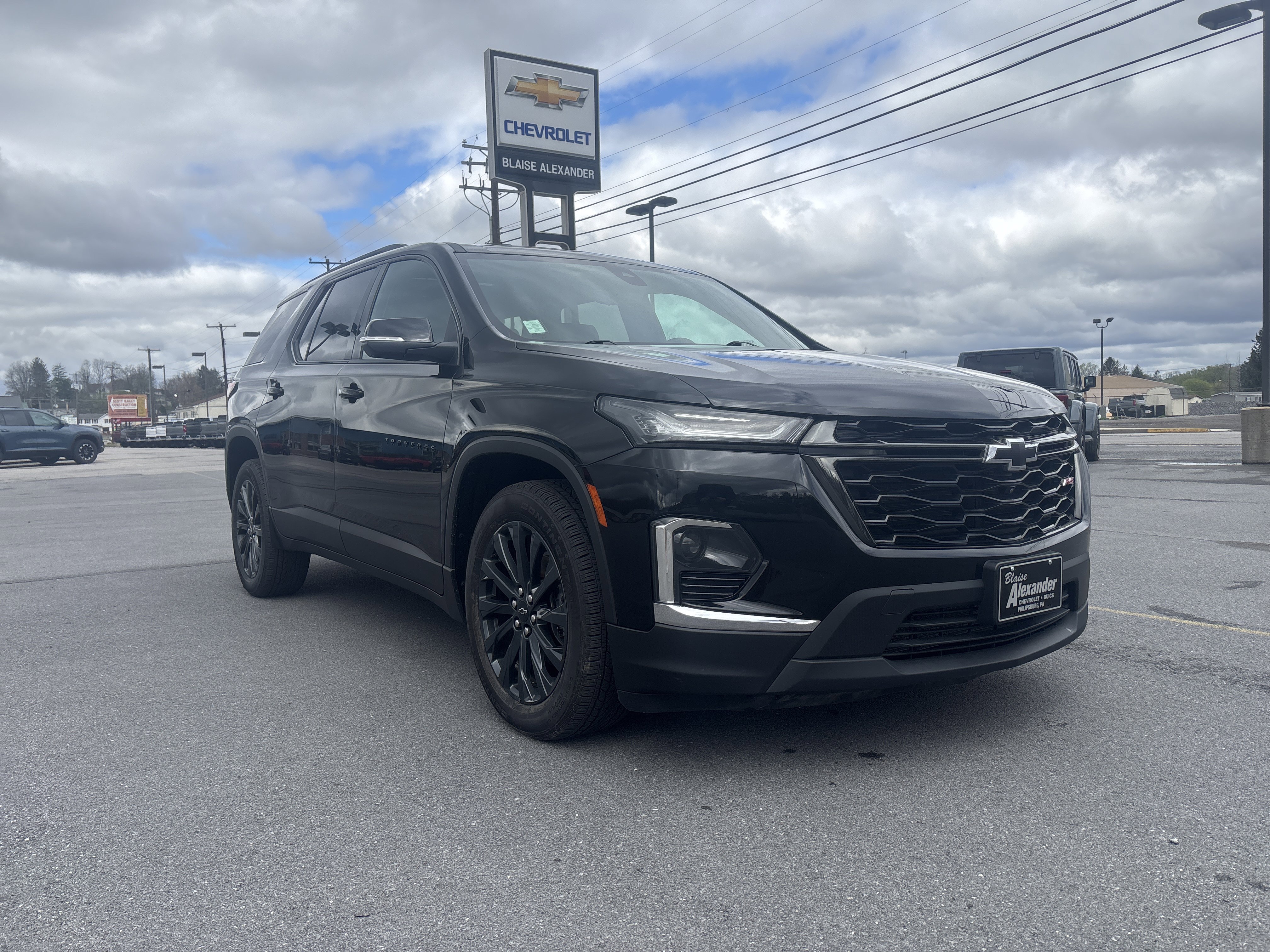 Used 2023 Chevrolet Traverse LT