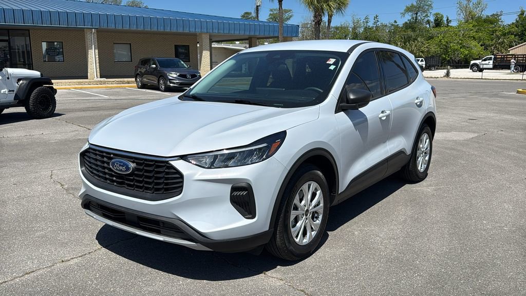 Used 2025 Ford Escape Active w/ Tech Pack #1 FWD image 2