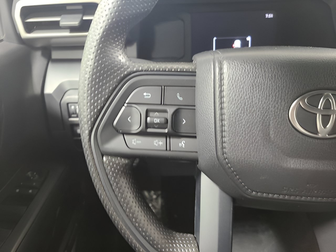 Used 2024 Toyota Tacoma SR AWD/4WD image 23