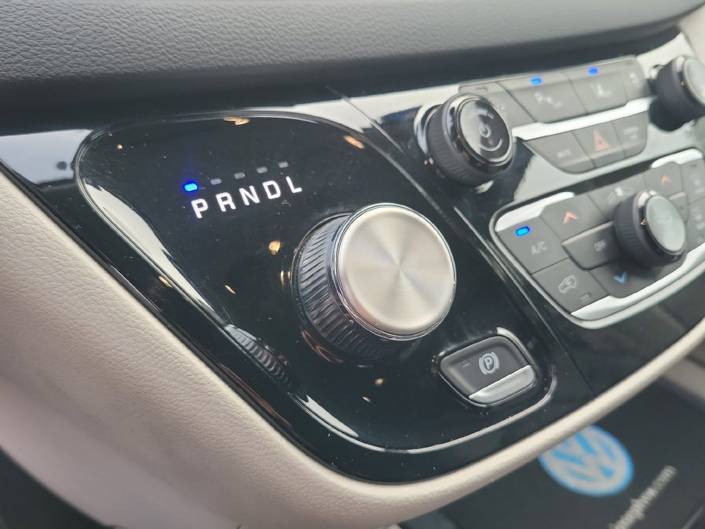Used 2024 Chrysler Pacifica Touring-L FWD image 36