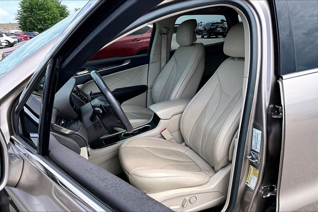 Used 2019 Lincoln MKC Reserve w/ MKC Technology Package FWD image 34