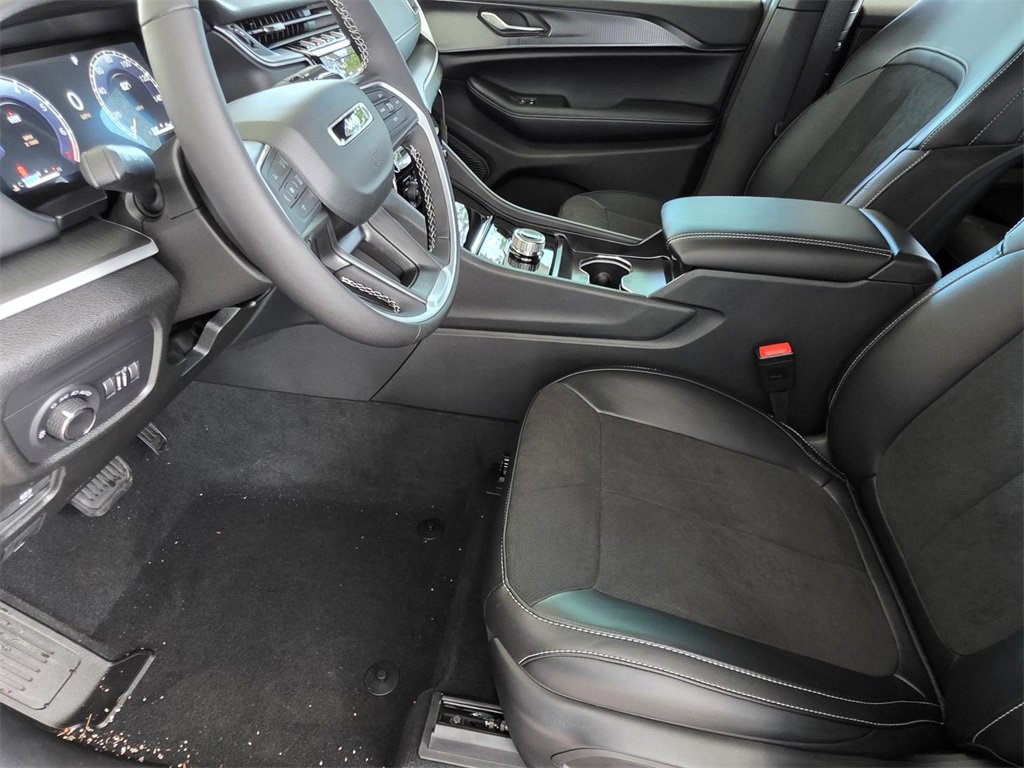 New 2025 Jeep Grand Cherokee L Altitude image 6
