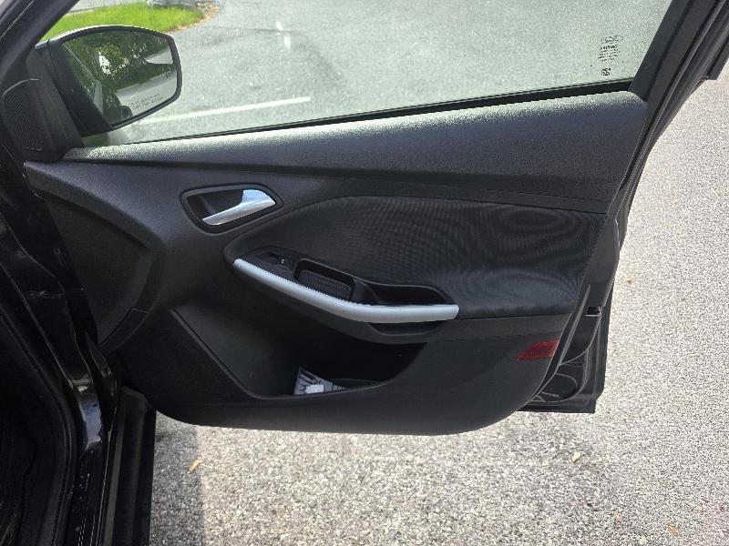 Used 2013 Ford Focus SE FWD image 19