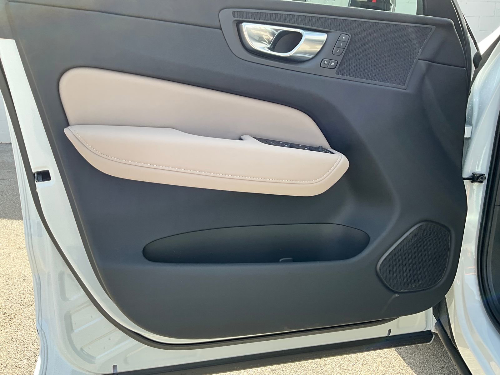 New 2026 Volvo XC60 B5 Plus w/ Climate Package AWD/4WD image 10