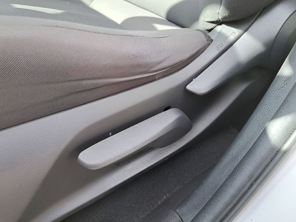 Used 2021 Toyota RAV4 LE image 15