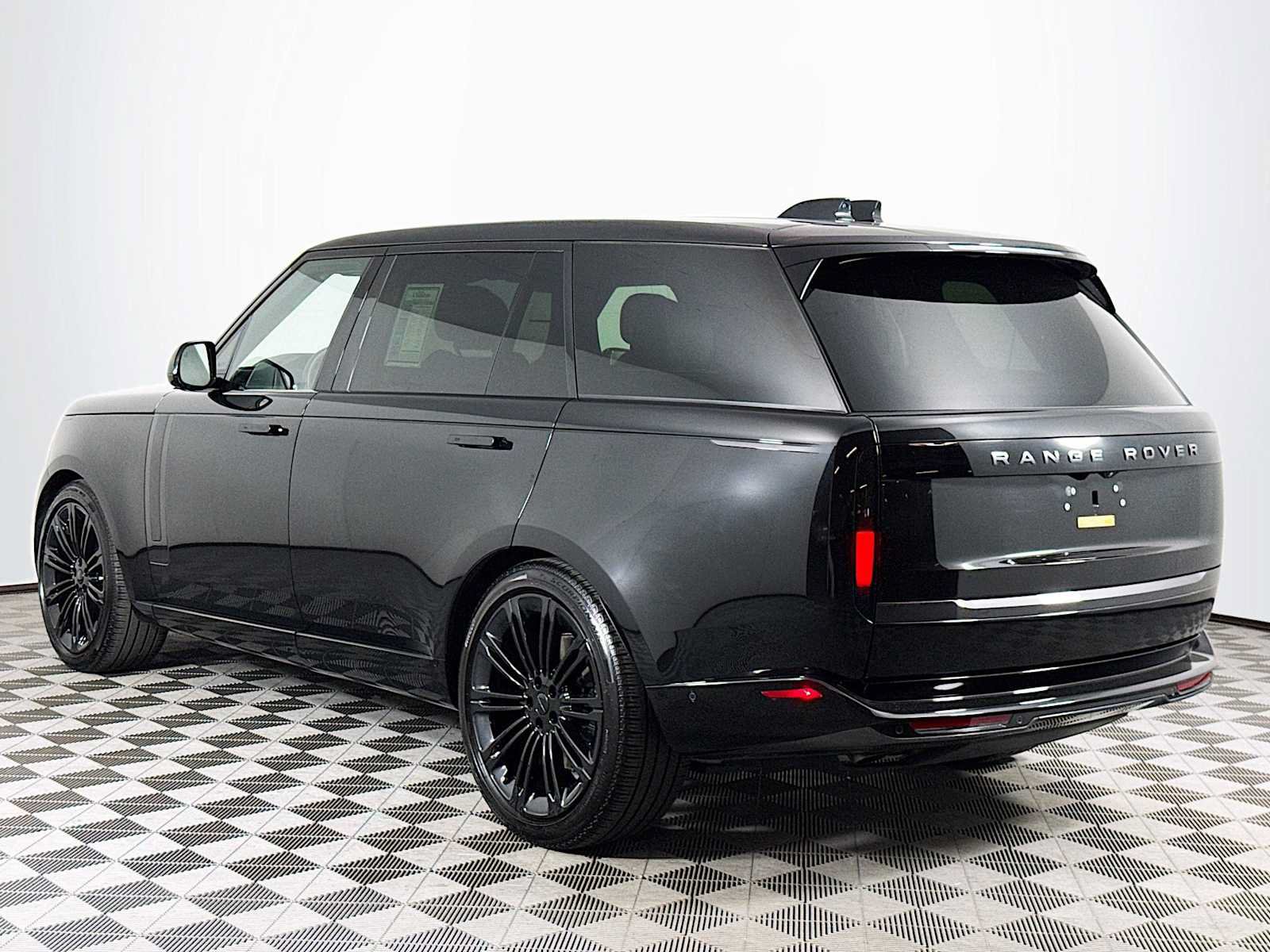 Used 2026 Land Rover Range Rover Long Wheelbase SE AWD/4WD image 6