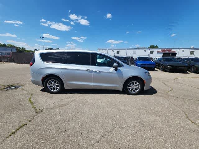 Certified 2023 Chrysler Voyager LX FWD image 9