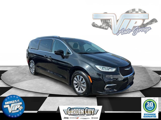 Certified 2021 Chrysler Pacifica Touring-L w/ Uconnect Theater Family Group