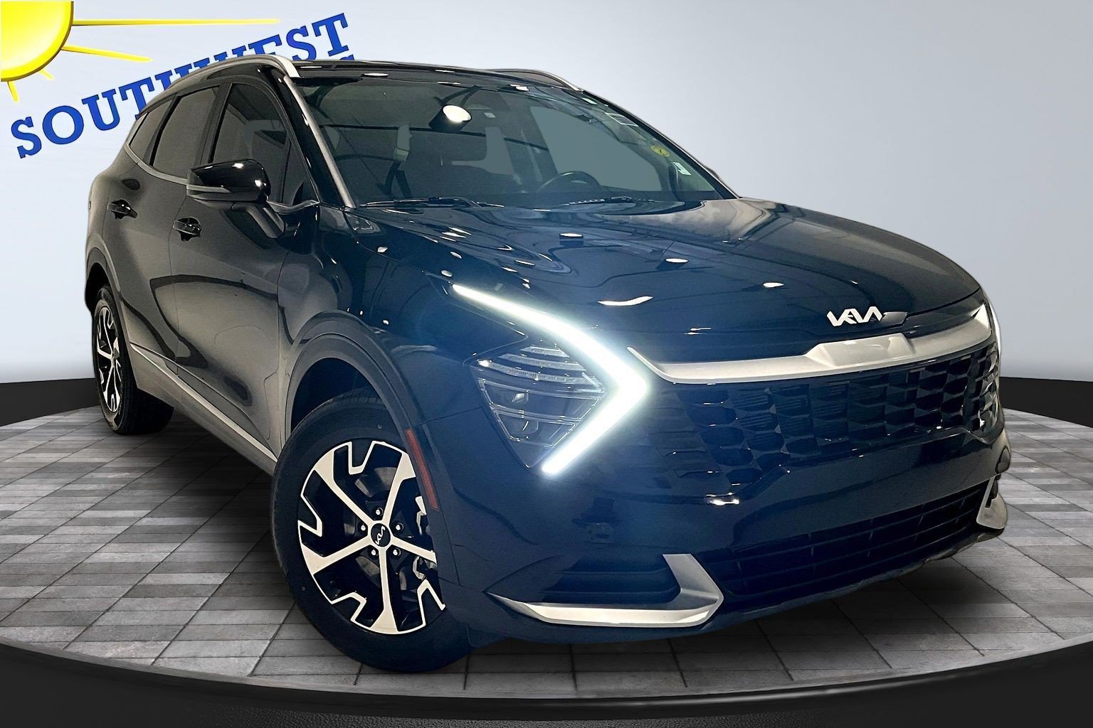 Used 2024 Kia Sportage EX AWD/4WD image 3