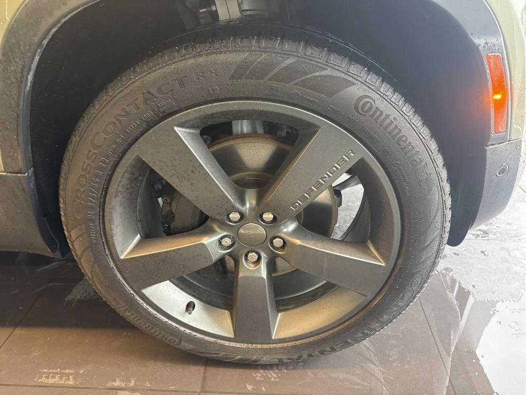 Used 2024 Land Rover Defender 110 SE image 9