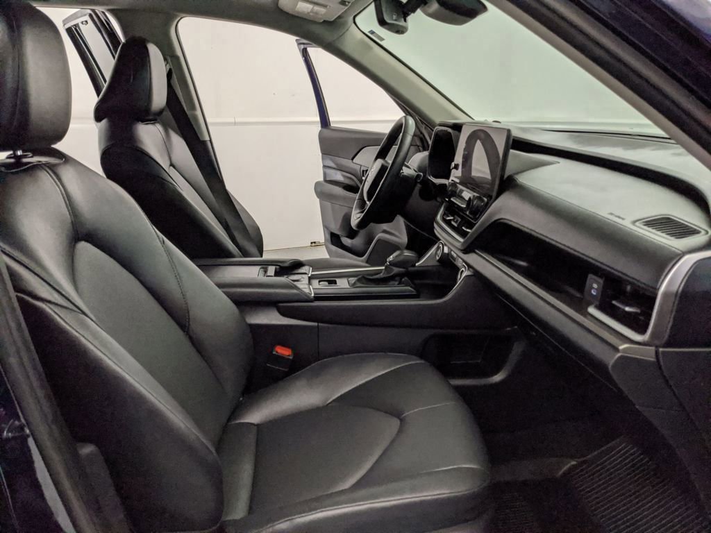 Used 2024 Toyota Grand Highlander AWD image 23