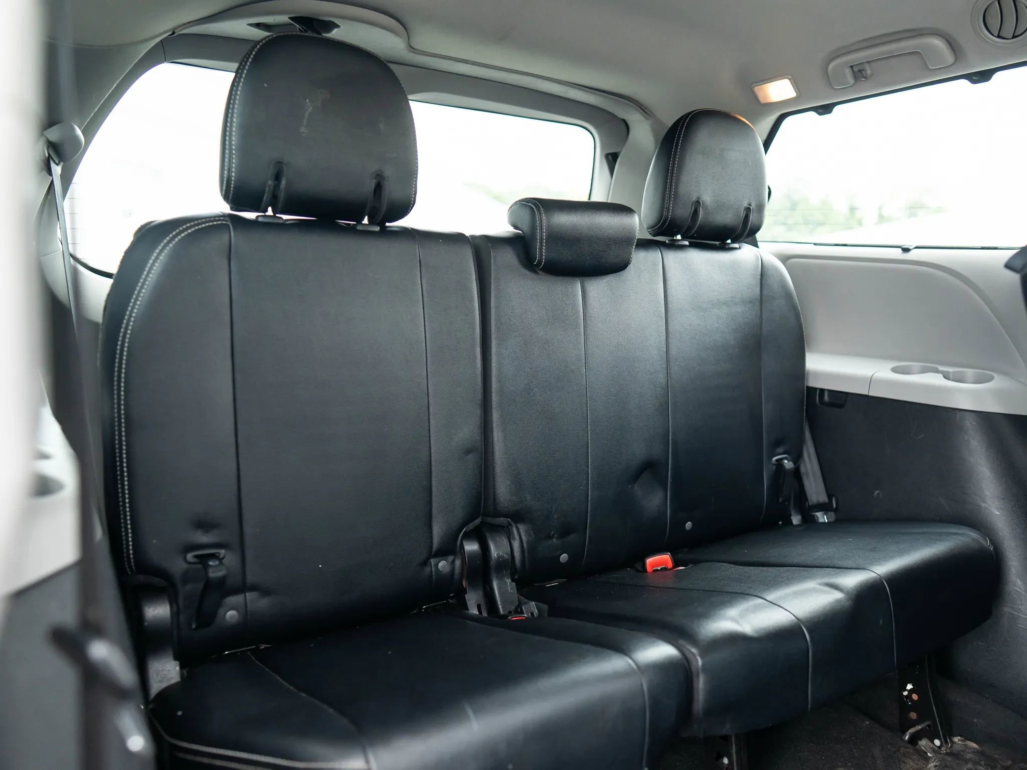 Used 2018 Toyota Sienna SE image 22