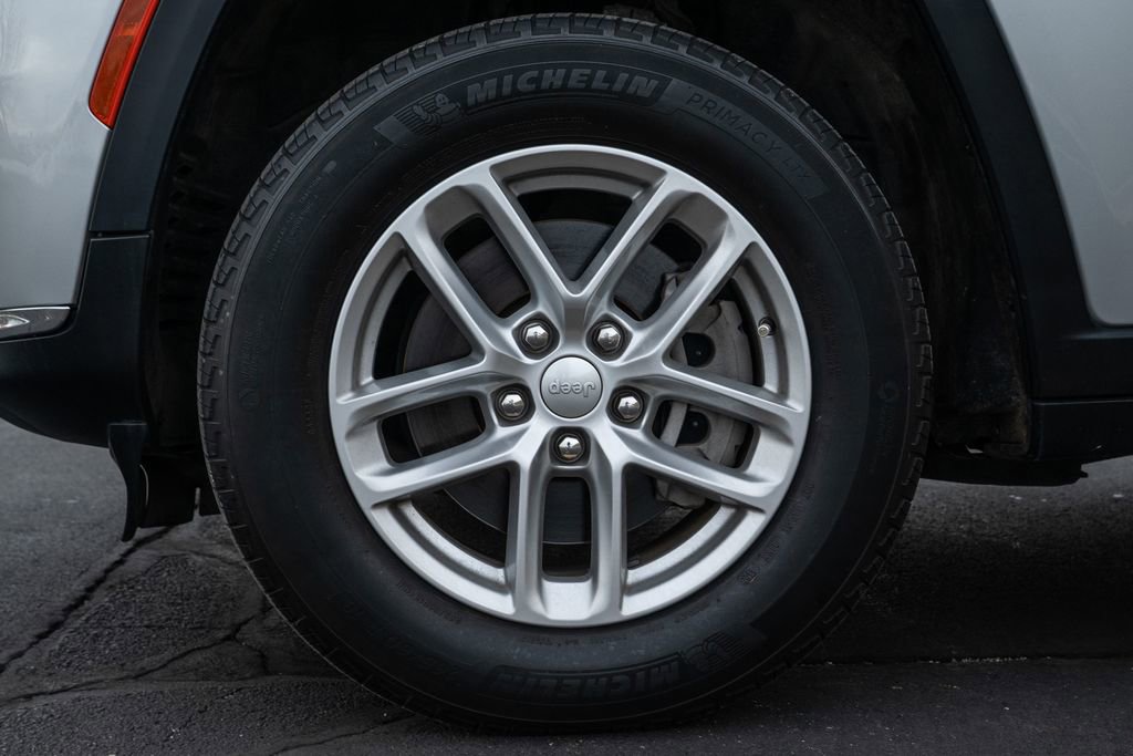 Used 2023 Jeep Grand Cherokee L Laredo w/ Trailer Tow Group (B) image 8