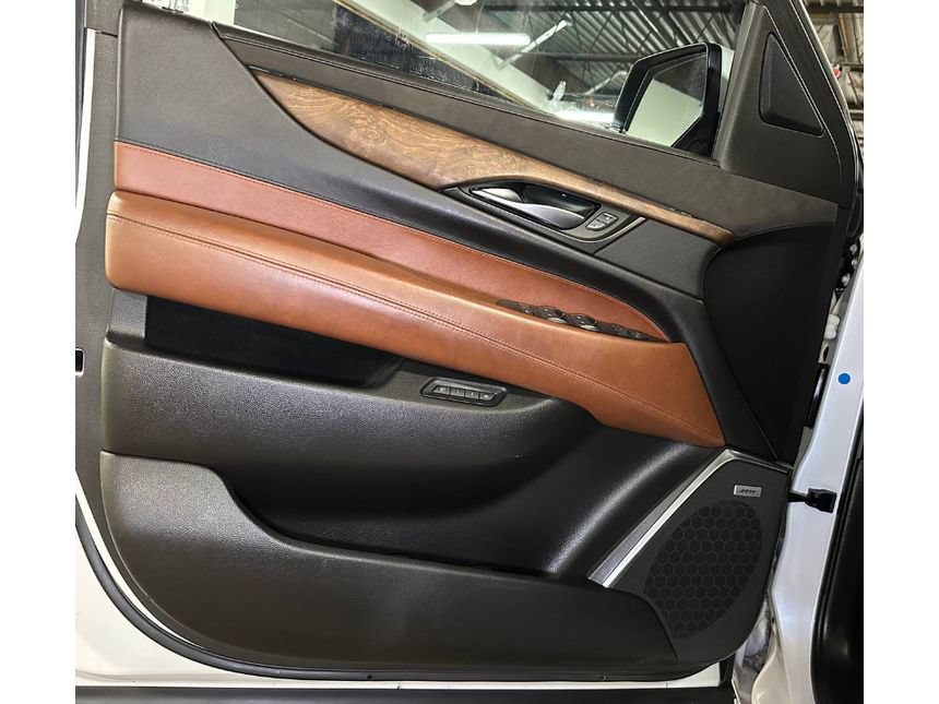 Used 2016 Cadillac Escalade Premium AWD/4WD image 17