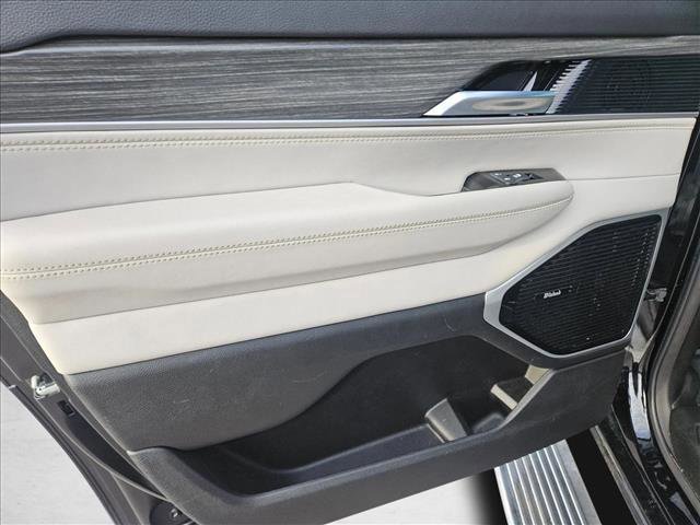 Used 2023 Jeep Wagoneer L Series III w/ Premium Group I image 12