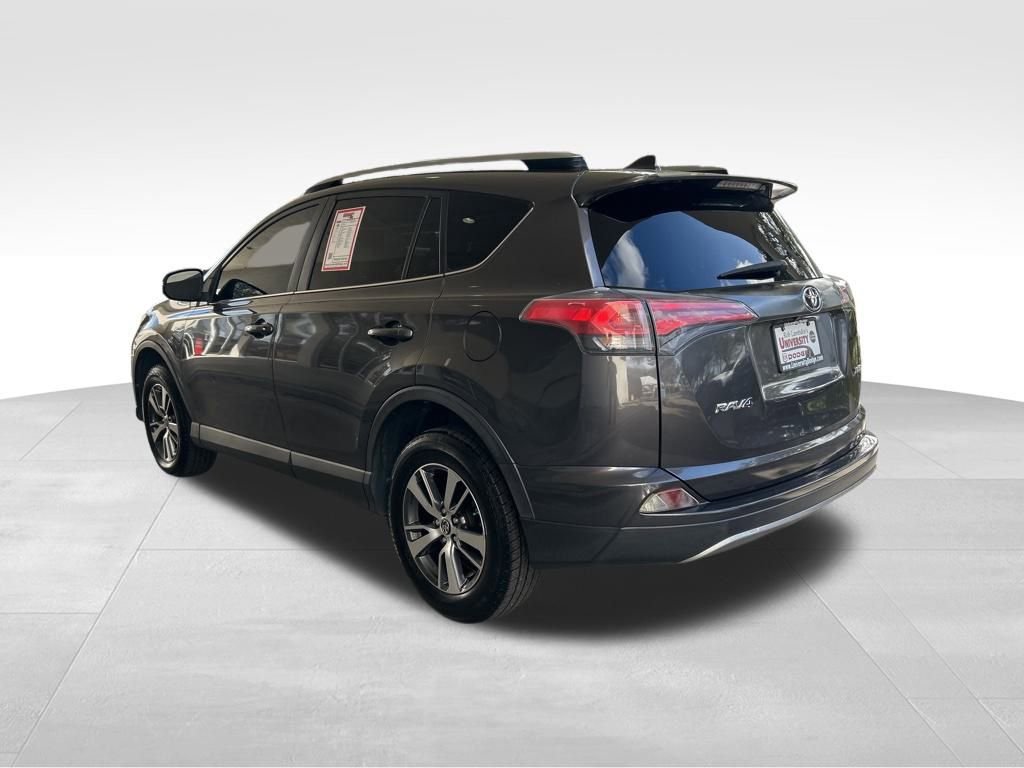 Used 2018 Toyota RAV4 XLE image 4