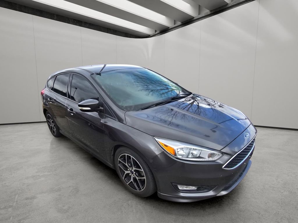 Used 2016 Ford Focus SE w/ SE Sport Package image 11