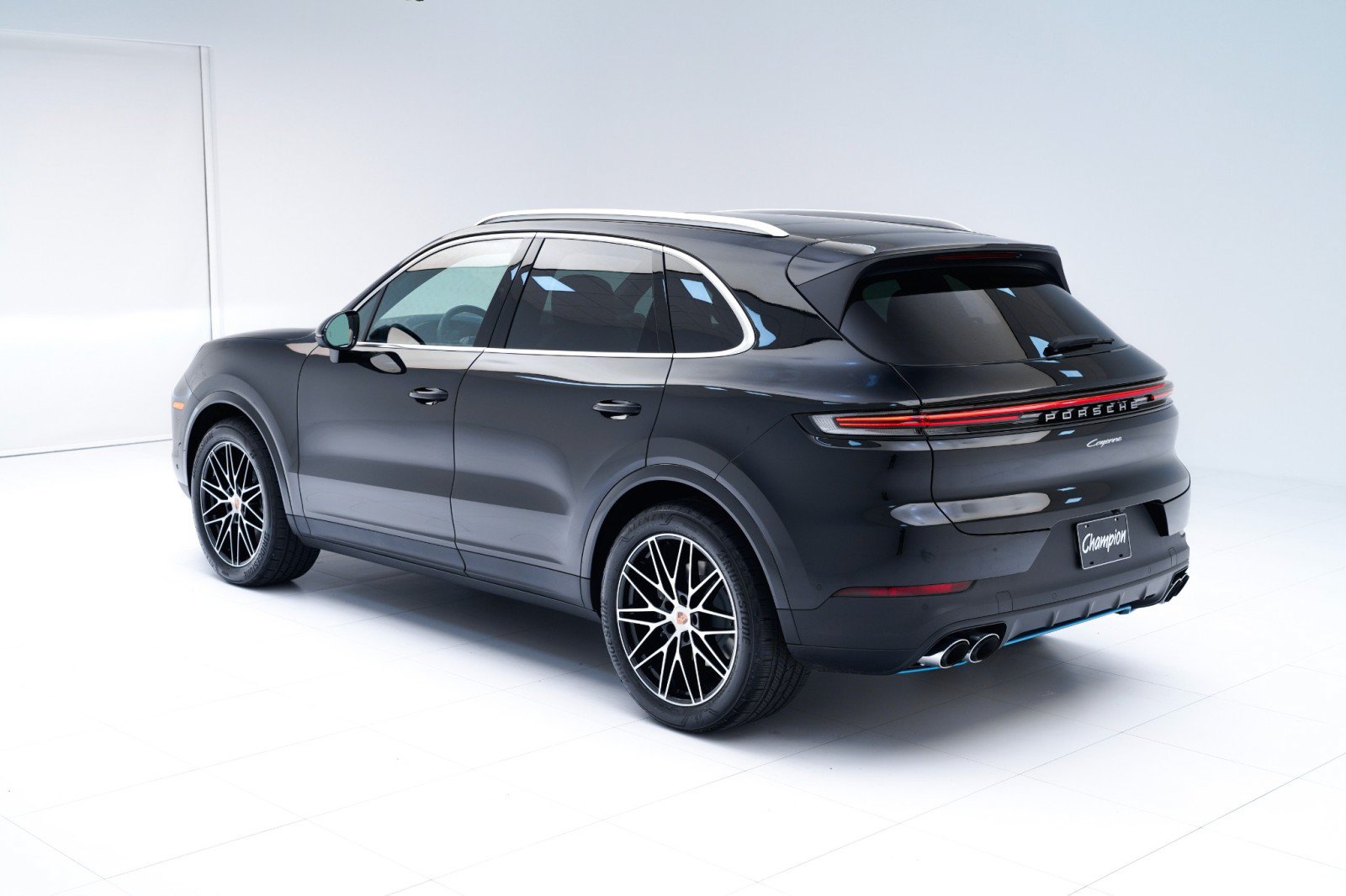 Certified 2026 Porsche Cayenne AWD/4WD image 3