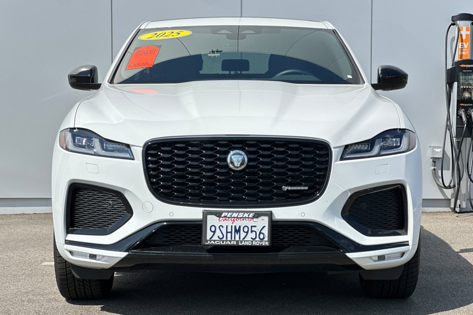Used 2025 Jaguar F-PACE R-Dynamic S image 8
