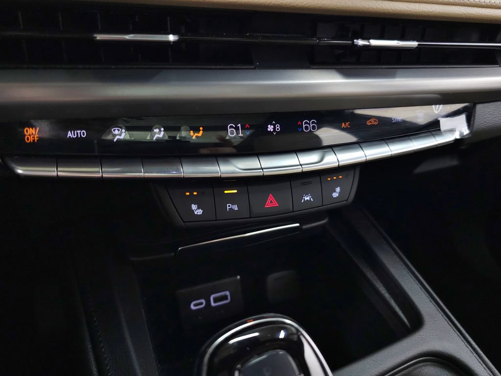 Certified 2024 Cadillac XT4 Luxury w/ Cold Weather Package AWD/4WD image 27