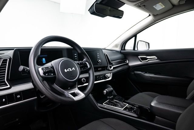 Used 2025 Kia Sportage LX image 12