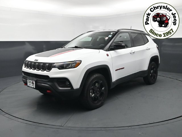 Used 2023 Jeep Compass Trailhawk w/ Trailhawk Convenience Group AWD/4WD image 2