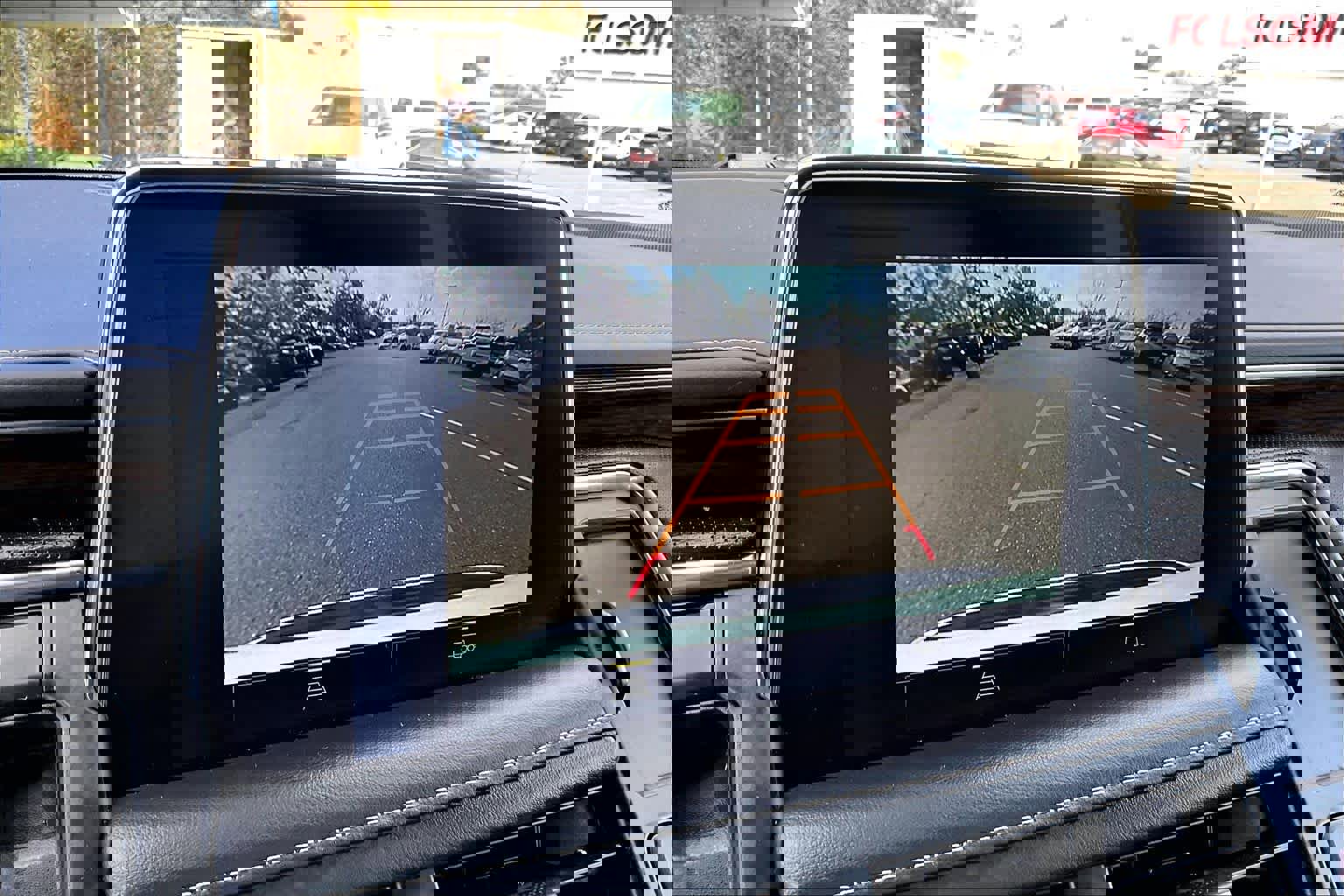 Used 2023 Chevrolet Suburban Premier image 26