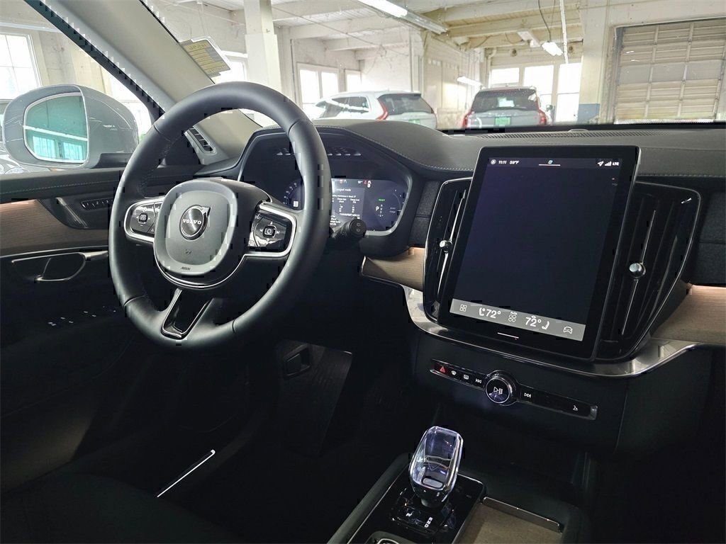 New 2026 Volvo XC90 T8 Plus image 18