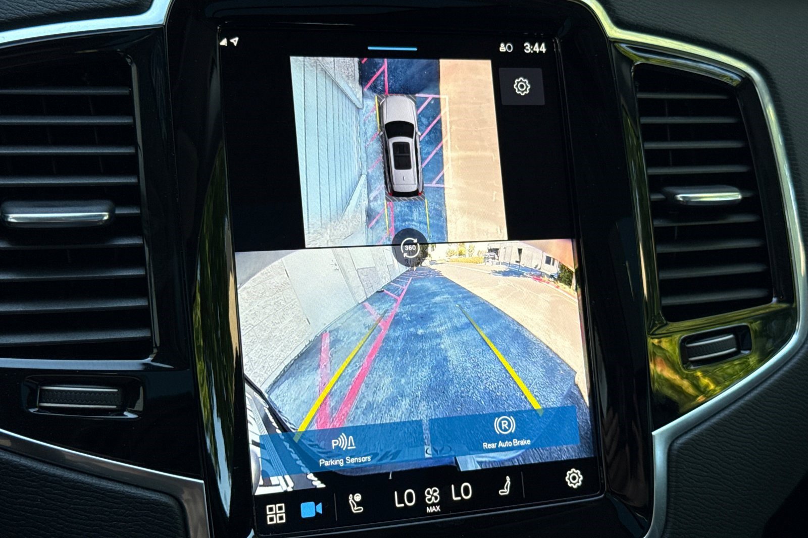 Used 2025 Volvo XC90 B6 Ultra image 27