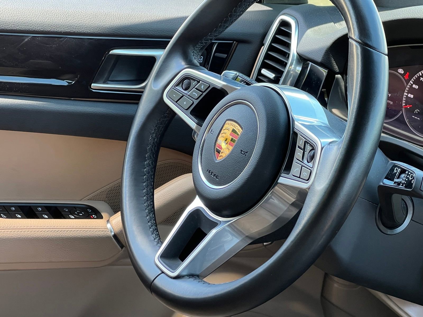 Certified 2022 Porsche Cayenne AWD/4WD image 33